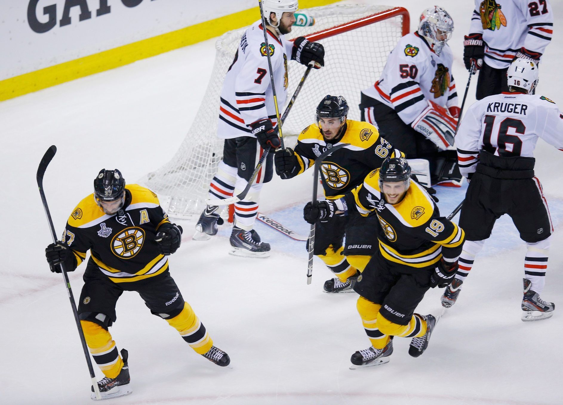 Čtvrtý zápas finále Stanley Cupu: Boston Bruinss - Chicago Blackhawks