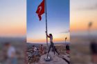 Turistka tančila pole dance na tyči s tureckou vlajkou, hrozí jí tři roky vězení