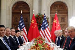 Nová cla od ledna nebudou. USA a Čína dosáhly v obchodním sporu předběžné dohody