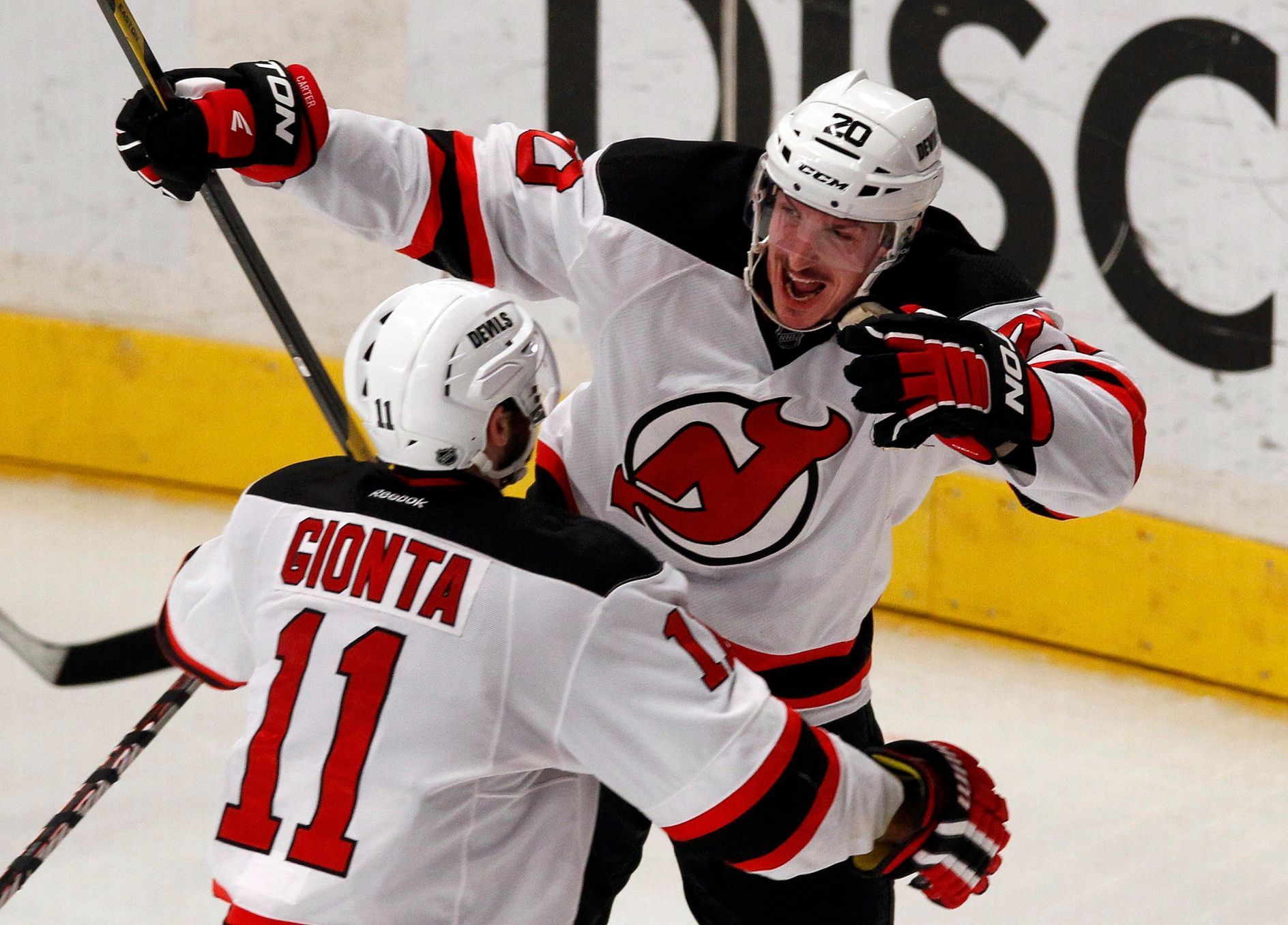 Gionta a Carter