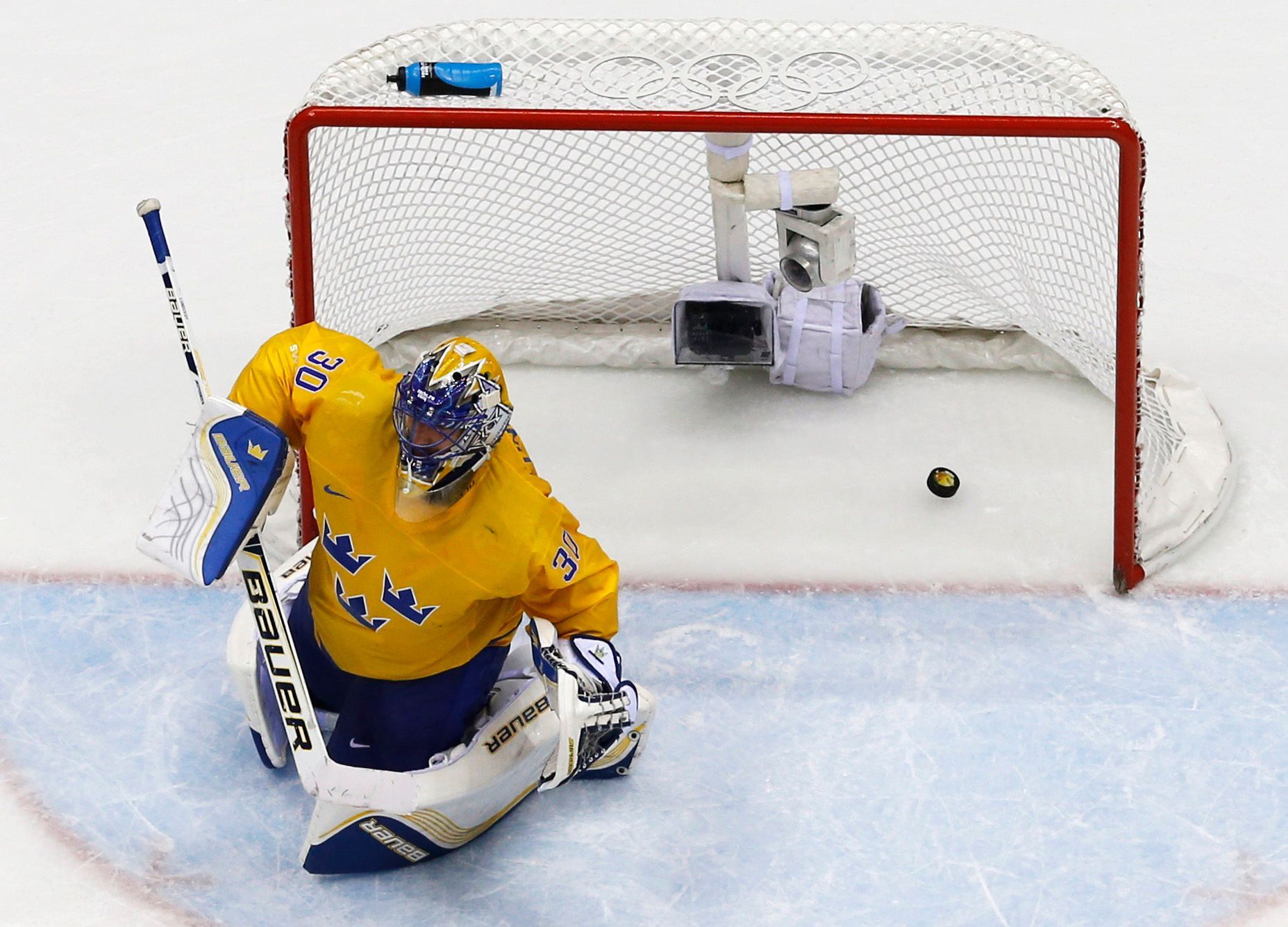 Kanada-Švédsko, finále: Henrik Lundqvist dostává gól na 0:3