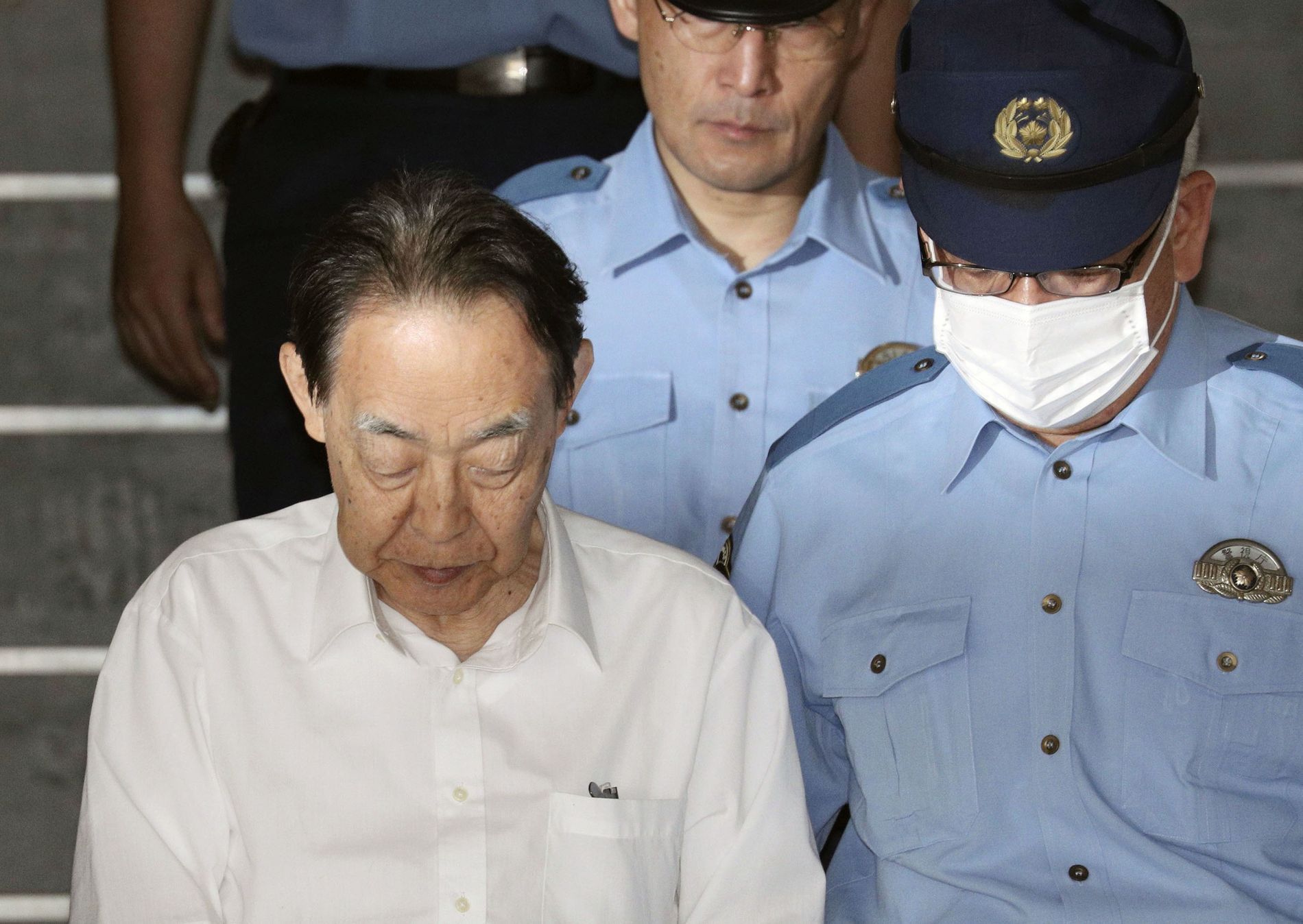 Bývalý japonský velvyslanec v Česku Hideaki Kumazawa, který byl zatčen pro podezření z vraždy svého syna.