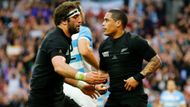 Aaron Smith (Nový Zéland). Když se řekne All Blacks, každý odrecituje jména Richieho McCawa a Dana Cartera, dvou největších hvězd obhájců titulu. Oba třicátníci ale po šampionátu v týmu končí a All Blacks hledají nové vůdce. Šestadvacetiletá mlýnová spojka Smith by se měl stát jedním z příštích lídrů. Prokazuje to už na tomhle šampionátu, kde v zápase s Argentinou položil vůbec první pětku All Blacks na turnaji. Spolu s Australanem Willem Geniou je pravděpodobně nejlepší hráč na svém postu na světě.