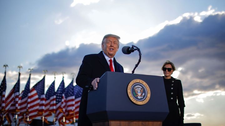 Trump přestál druhý impeachment, podle Senátu se podněcování ke vzpouře nedopustil