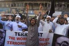 V muslimských zemích znovu propukly demonstrace proti Francii a karikaturám Mohamenda