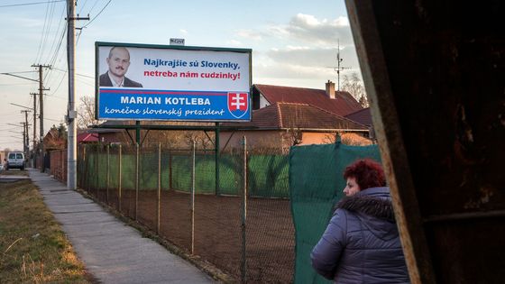 Slovenská kampaň obrazem: Kotleba chválí krásu žen, Čaputová oslovuje mladé