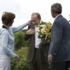Bushová upravuje límeček Putinovi