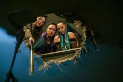 Netflix natáčel v Praze. Pro thriller Cihla vznikl v ateliérech tajemný bytový dům