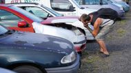 Celkem se nabídlo patnáct aut, všechny se prodaly, především na náhradní díly. Mezi nabízenými vozy byl i první Opel Astra nebo první generace Škody Fabia.