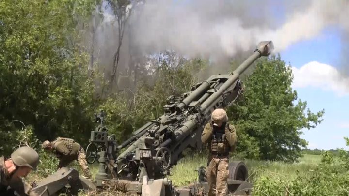 Obávané americké houfnice na Donbase. Ruský tank údajně roztrhaly na kusy; Zdroj foto: Rádio Svobodná Evropa