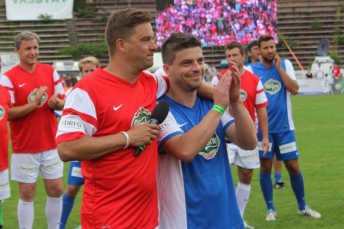 Petr Švancara se v sobotu rozloučil na legendárním fotbalovém stadionu Za Lužánkami se svojí kariérou. Na exhibici dorazily desetitisíce lidí.