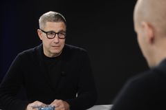 Mrazivý simulátor válečné hrozby. Začalo to drony na Václaváku, líčí "premiér" Mlynář