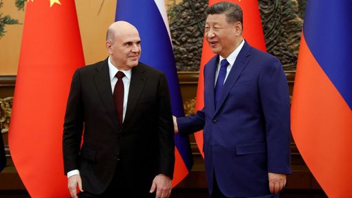 Čínský prezident Si Ťin-pching při úterním setkání s ruským premiérem Michailem Mišustinem v Pekingu zopakoval čínský závazek rozvoje vzájemných vztahů.