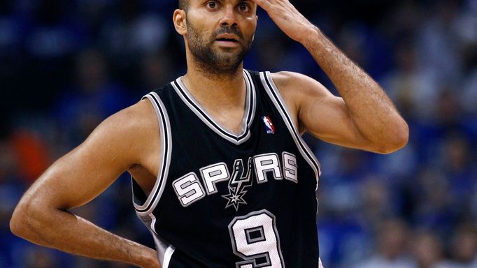 Nespokojený Tony Parker ze San Antonio Spurs v prohraném duelu s Oklahoma City Thunder