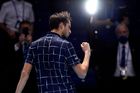 Medveděv v dlouhé bitvě otočil duel s Thiemem a poprvé v kariéře vyhrál Turnaj mistrů