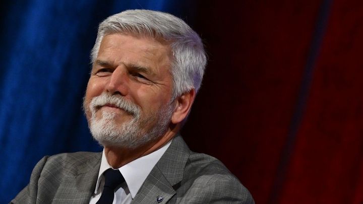 Prezident Pavel vetoval novelu růstu platů vrcholných politiků či soudců