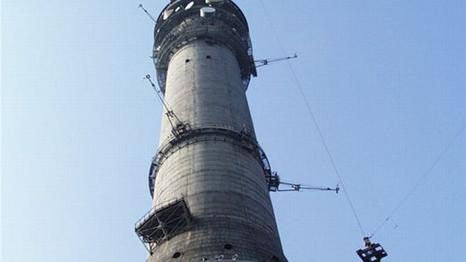 Plánovaná věž v Minsku se měla výškou přiblížit moskevskému Ostankinu (na snímku). Nestane se