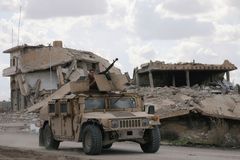 Islámský stát už v Sýrii neovládá žádné území, tvrdí Bílý dům