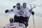 Hokejisté Liberce vstupují do finále s nevídanou bilancí osmi odehraných a zároveň vítězných bojů v play off. Bez porážky postoupil do finále naposledy Vsetín se Spartou v sezoně 1999-2000. Semifinále s nulou pak ještě sehrály Pardubice v mistrovské sezoně 2009-10, tehdy to shodou okolností odskákali právě Bílí Tygři.