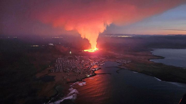 "Bojujeme s ohromným živlem." Na Islandu se láva dál dere k povrchu, ale už méně