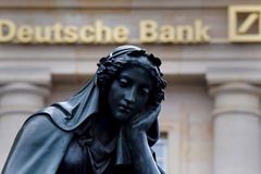 Deutsche Bank čelí kritice, že se nestáhla z Ruska. Podporujeme tu firmy, hájí se