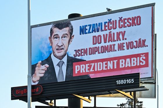 Billboard Andreje Babiše v pražských Stodůlkách před druhým kolem prezidentských voleb