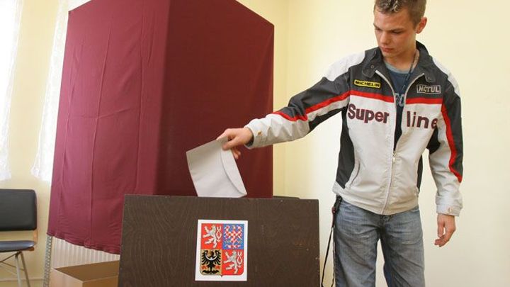 Volby jsou podle třetiny mladých Čechů ztráta času. Politikům nevěří, ukazuje průzkum