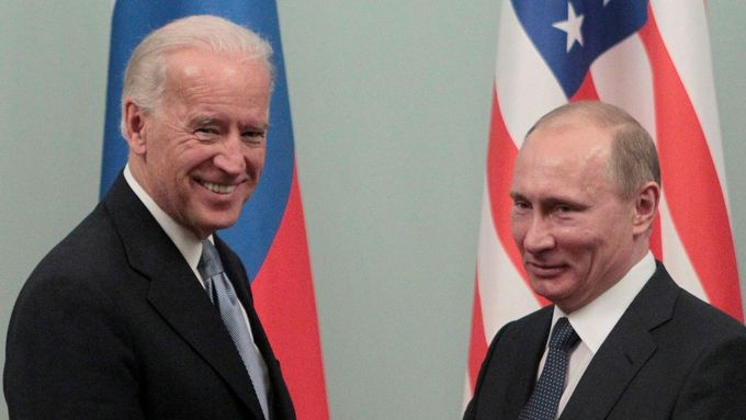 V roce 2011 se Biden (vlevo) s Putinem setkal ještě jako viceprezident USA.