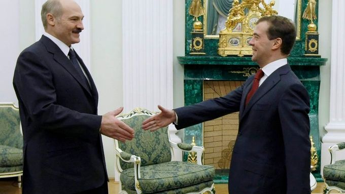 Alexander Lukašenko a Dmitrij Medveděv při společném setkání v Kremlu