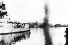 Nacisté na Polsko zaútočili hned na začátku září. Na snímku německá bitevní loď Schleswig-Holstein střílí na vojenský sklad polské armády na baltském poloostrově Westerplatte nedaleko Gdaňsku.