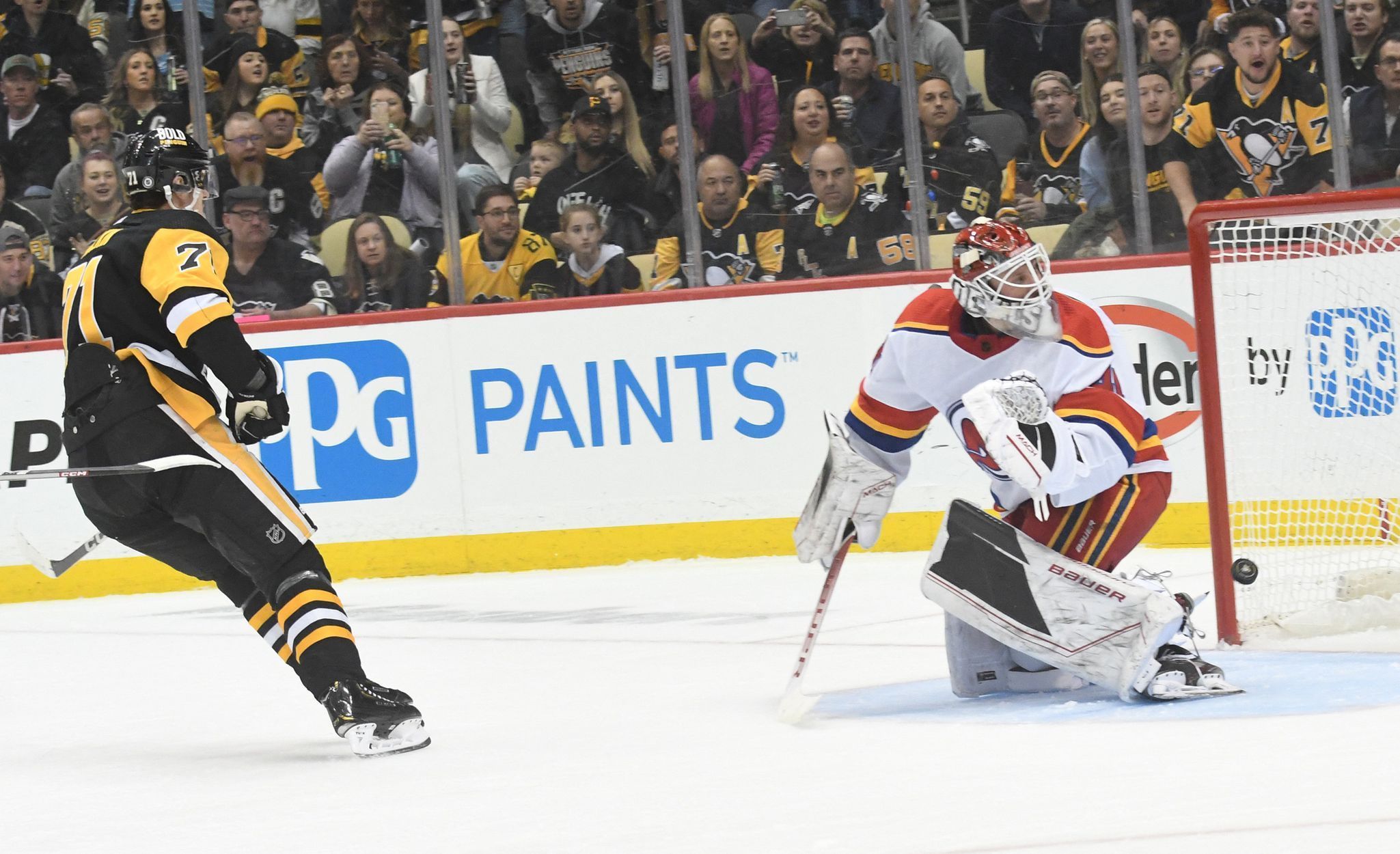 NHL: New Jersey Devils at Pittsburgh Penguins: Vítek Vaněček a Jevgenij Malkin