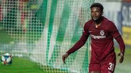 10. Benjamin Tetteh. Ghanský útočník Bohemians byl v hledáčku Slavie, nebyl pro ni ale prioritou a skončil u odvěké konkurence. Hned na podzim 2018 byl nejlepším střelcem Sparty, ale pak začal uvadat, spokojenost nepanovala ani s jeho přístupem. Dvě vcelku vydařené sezony strávil v tureckém Malatyasporu, nyní začíná novou kapitolu v druholigovém anglickém Hullu.