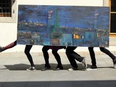Mobilní výstava Snap Your Own přináší umělecká díla do ulic