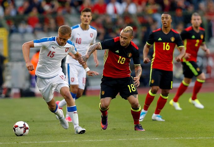 Fotbal Belgie Česko: Tomáš Souček a Radja Nainggolan