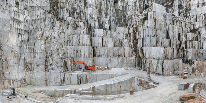 !!! NEPOUŽÍVAT OPAKOVANĚ!!! Edward Burtynsky: Anthropocene (Snímky z výstavy v pražském centru CAMP)