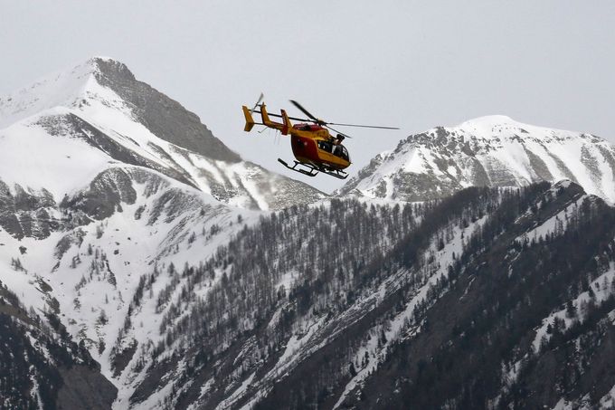 Helikoptéra hledá ve francouzských Alpách trosky Airbusu A320.