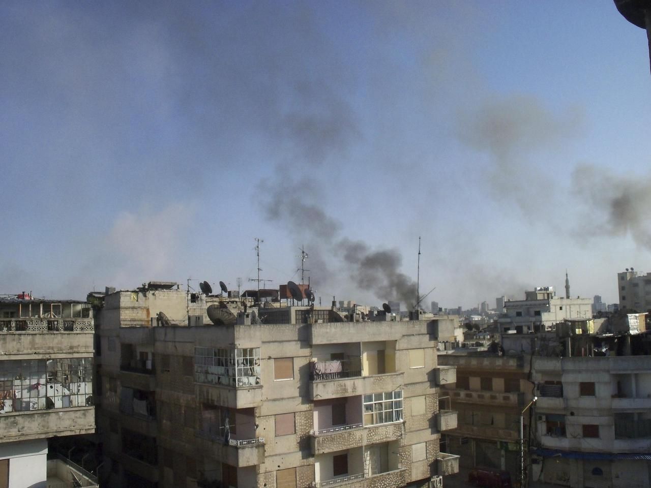 Příměří neplatí. Syrská armáda ostřeluje Homs
