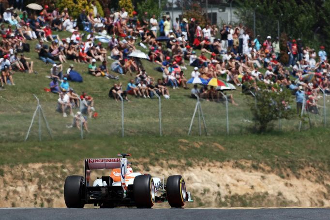 I když Španělskem cloumá recese, milovníci formule 1 si cestu do hlediště našli.