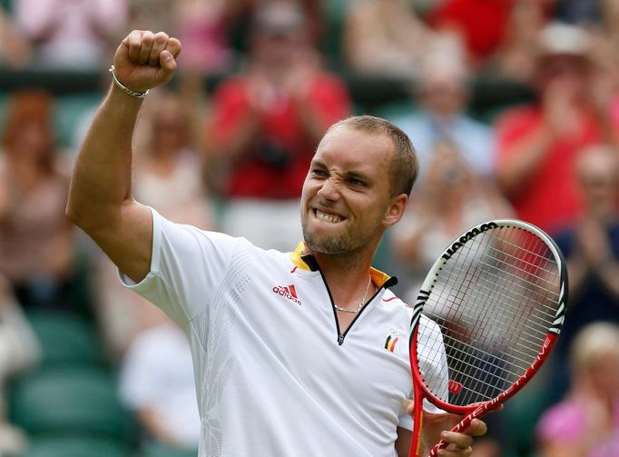 Belgický tenista Steve Darcis v utkání s Čechem Tomášem Berdychem na OH 2012 v Londýně.