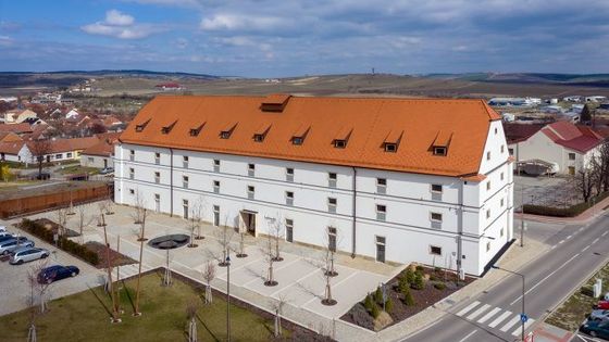 Chátrající sýpka na Moravě z dob Josefa II. má novou tvář. Je v ní útulný hotel