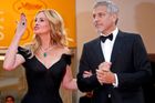 Julia Roberts a Goerge Clooney přijeli do Cannes uvést společně s režisérkou Jodie Foster její nový film Hra peněz.