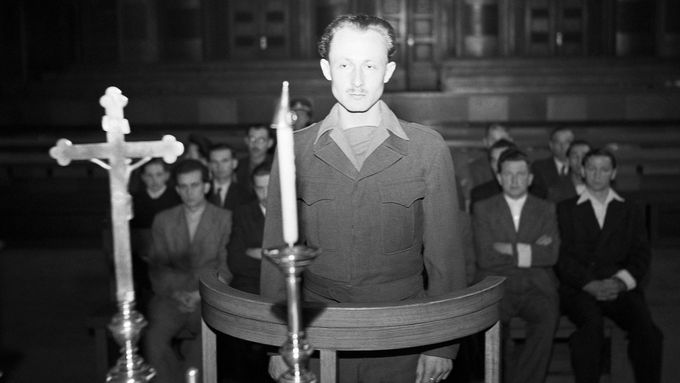 Pravomil Raichl byl v komunistickém monstrprocesu odsouzen k trestu smrti, ten mu však byl zmírněn na doživotí. Roku 1952 uprchl z leopoldovské věznice.