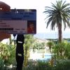 Cannes - akreditace s canneskou pláží v pozadí