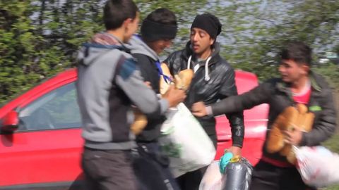 Afghánci z řecko-makedonské hranice si stěžují na šikanu ze strany Syřanů
