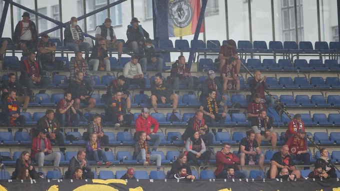 Fanoušci při ligovém utkání Sparty proti Opavě.