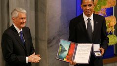 Barack Obama přebírá v Oslu Nobelu cenu za mír