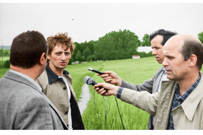 Paweł Tuchlin během jedné z policejních rekonstrukcí v roce 1983. Vyšetřovatelé zaznamenali, že byl při rekonstrukcích vzrušený a detailní. Kolorováno.