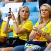 Švédské fanynky na zápase Švédsko - Anglie na MS 2018