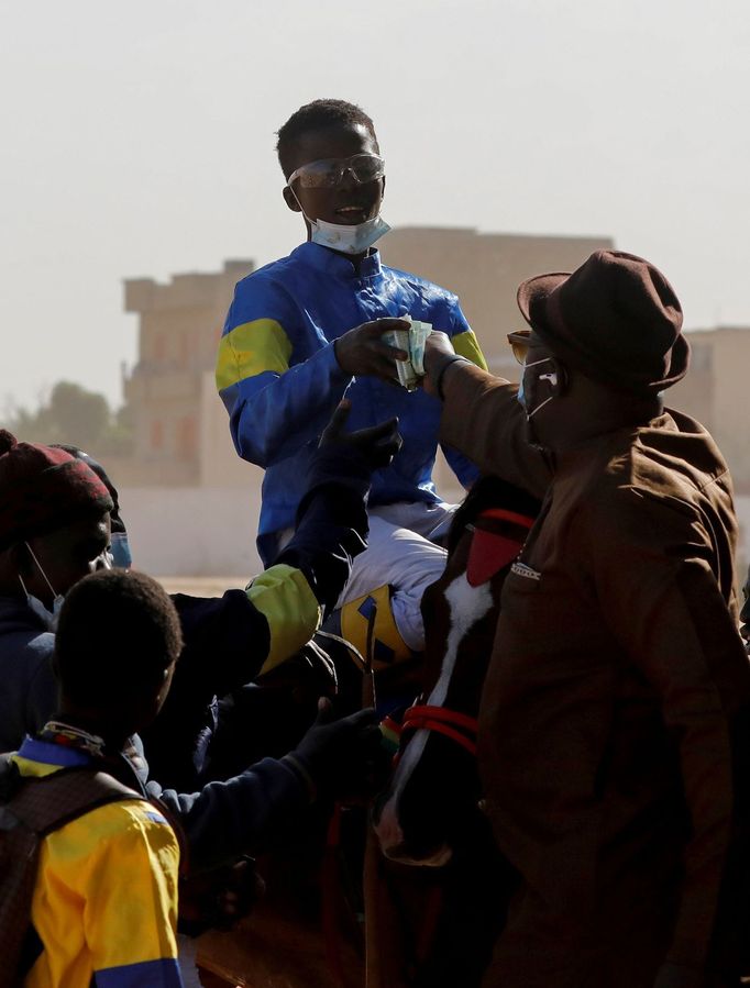 Zohra Bensemraová: Fotopříběh - Mladý senegalský žokej touží po světové slávě