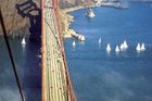 Most Golden Gate Bridge v San Francisku (USA). Sebevraždu zde spáchalo přes 1500 lidí (cca 30 ročně).